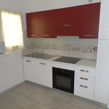 Modern And Equipped With Enclosed Garden