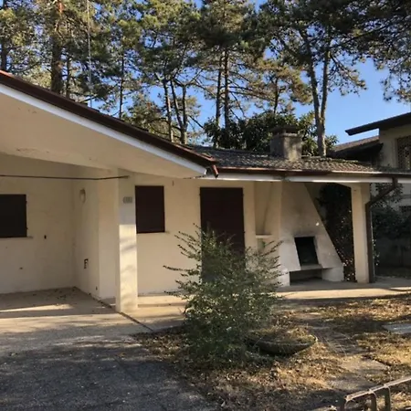 Modern And Equipped With Enclosed Garden