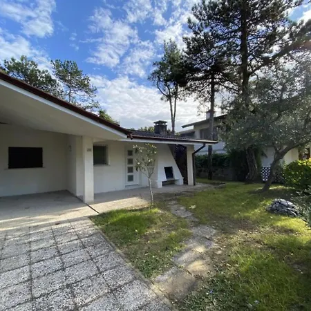 Modern And Equipped With Enclosed Garden *