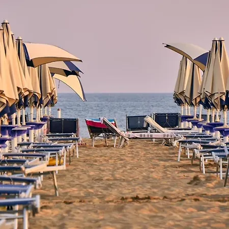 Modern And Equipped With Enclosed Garden Apartment Bibione